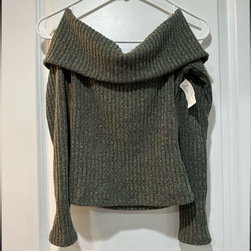 BNWT Better Be Sweater Size L